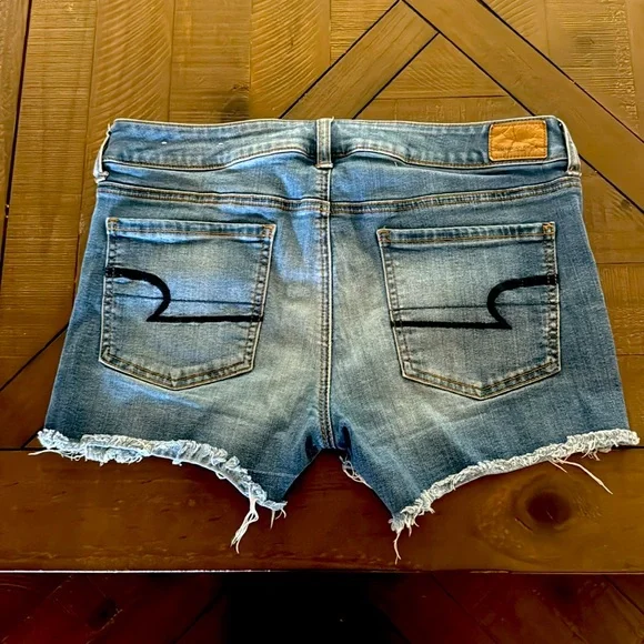 American Eagle Midi Shorts - Picture 2 of 2
